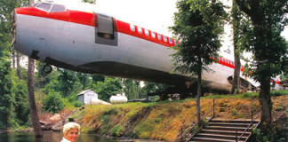 The Boeing 727 House (Boeing 727-224 N88701) The Boeing 727 House (Boeing 727-224 N88701)