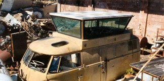 Mobile air traffic control vehicle