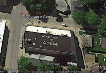 “Welcome to Cleveland” Sign In Milwaukee. This Guy Is A Genius Troll!