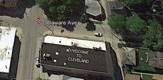 “Welcome to Cleveland” Sign In Milwaukee. This Guy Is A Genius Troll!