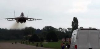 Spectacular MiG-29 low pass