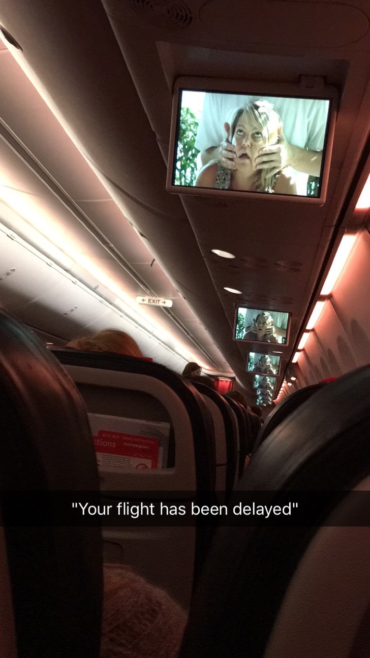 So this is how the screens on the plane froze when the pilot gave an announcement