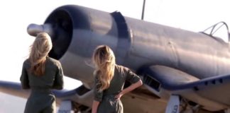 P-51 Mustang vs F4U Corsair – Breitling Full Spot