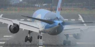 Undercarriage tested in turbulent landing