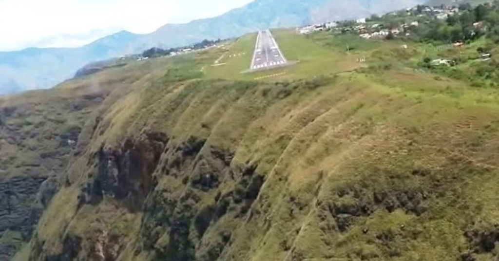 The most dangerous and beautiful landing in Colombia - Antonio Nariño Airport