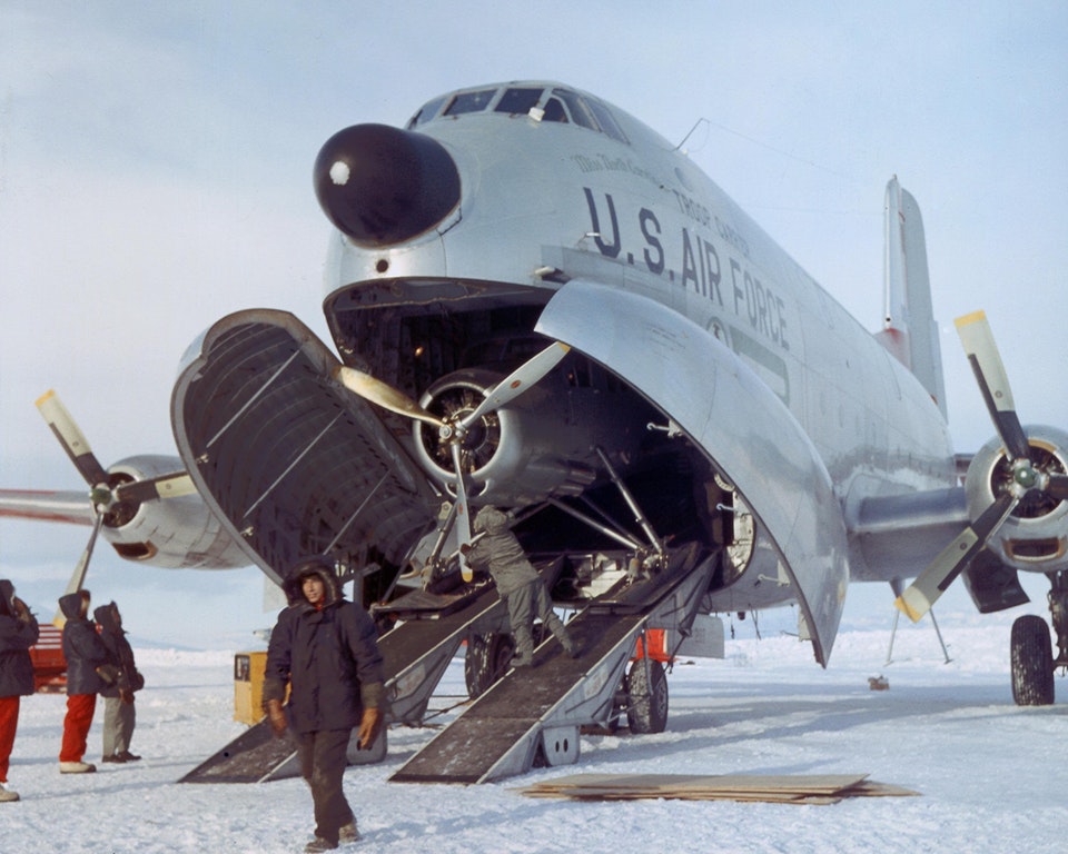 A-C-124-delivering-a-ski-plane-to-McMurd