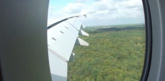 Airbus A380 strong crosswind landing at Düsseldorf filmed from inside
