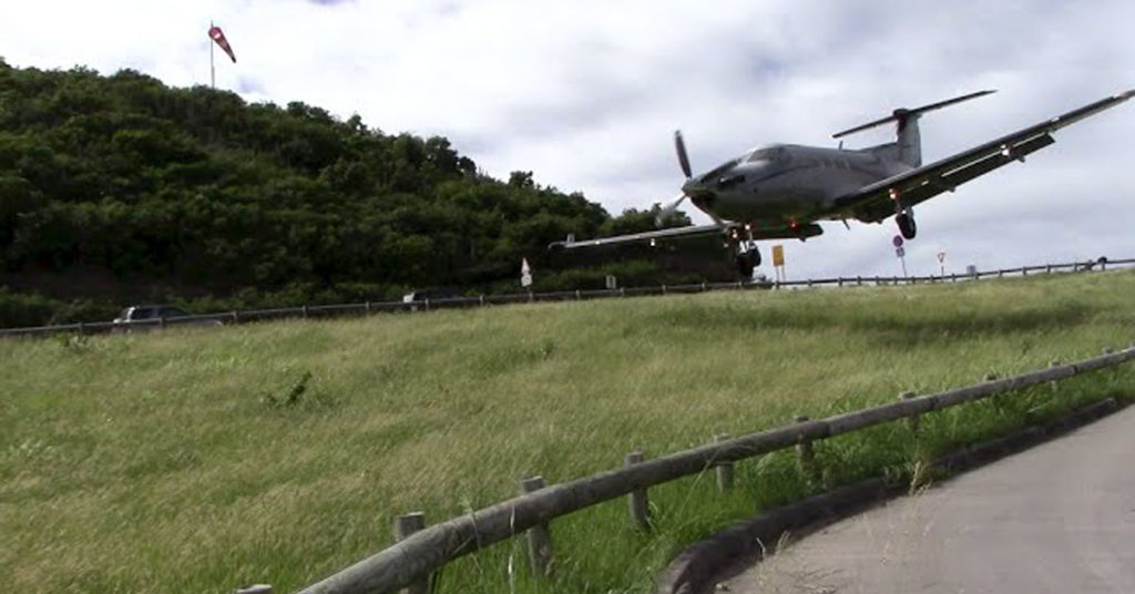 PC-12 Low Landing at St. Barts Airport