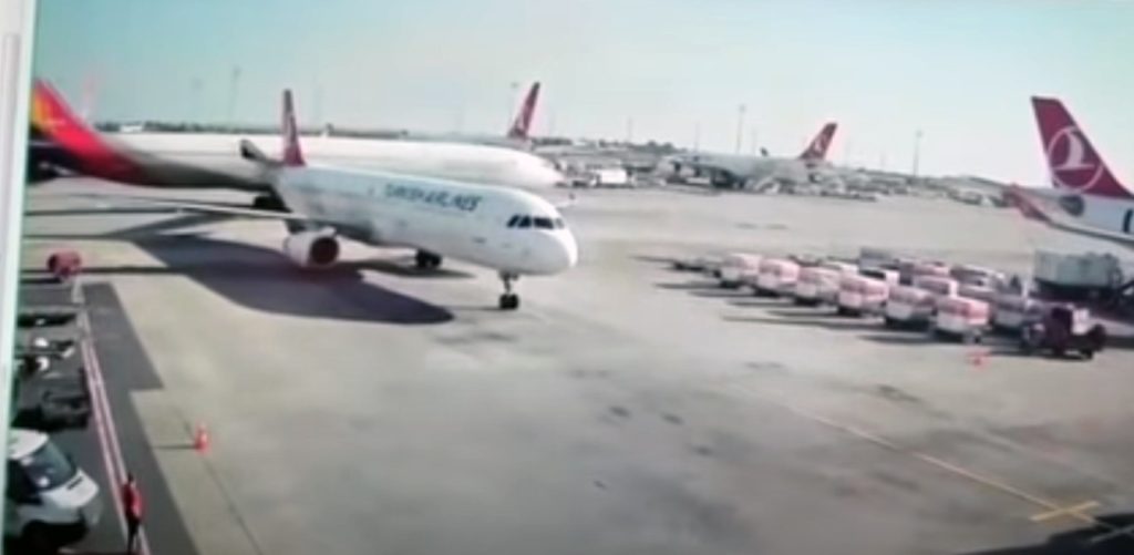 Asiana Airlines Airbus A330 Slices the Tail off of a Turkish Airlines Airbus A321