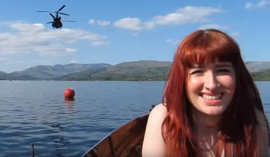 Crazy Chinook Helicoptor Flyby