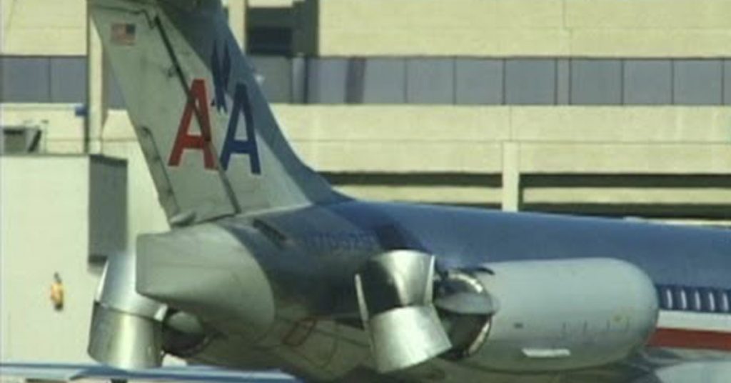 American Airlines McDonnell Douglas MD-80 pulling away from the gate on its own power!