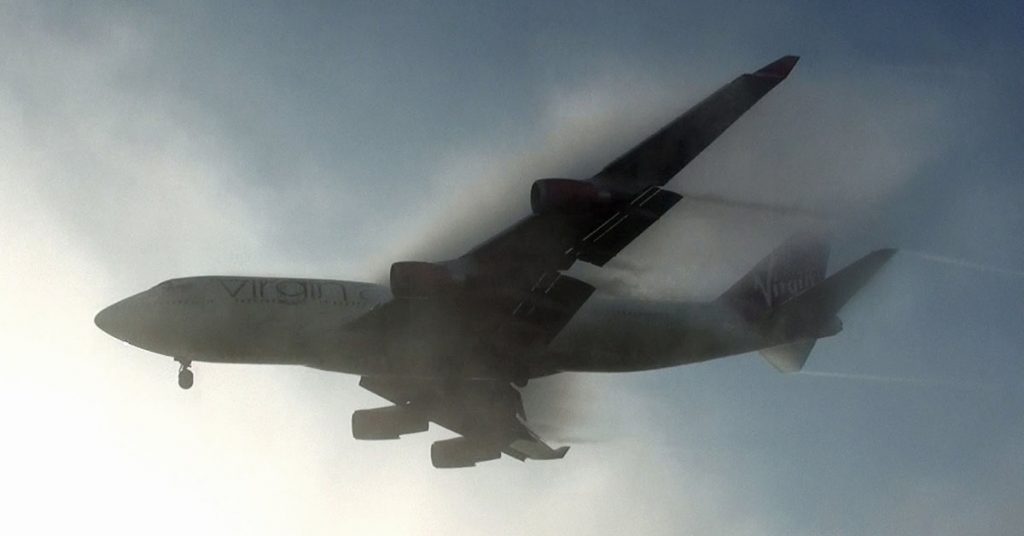 Boeing 747 Appears Out Of Nowhere