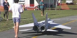 Test flight of the world’s largest MiG-25 RC scale model airplane the largest jet-powered scale model of a MiG-25