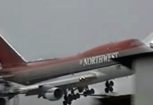 NORTHWEST Boeing 747s at KAI TAK (1995) NORTHWEST Boeing 747 at KAI TAK