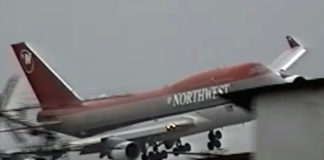 NORTHWEST Boeing 747s at KAI TAK (1995) NORTHWEST Boeing 747 at KAI TAK