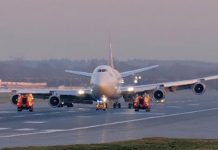 Virgin Atlantic Boeing 747-400 Emergency Landing With Crippled Landing Gear Virgin Atlantic Boeing 747-400 Emergency Landing With Crippled Landing Gear