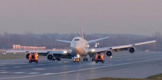 Virgin Atlantic Boeing 747-400 Emergency Landing With Crippled Landing Gear Virgin Atlantic Boeing 747-400 Emergency Landing With Crippled Landing Gear