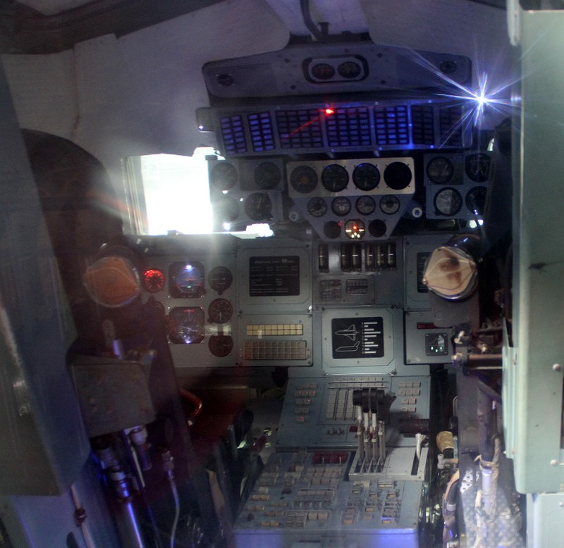 Buran-cockpit.jpg
