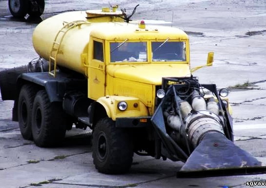 MIS uses jets dryers to melt snow in preparation for the 2014 season - video