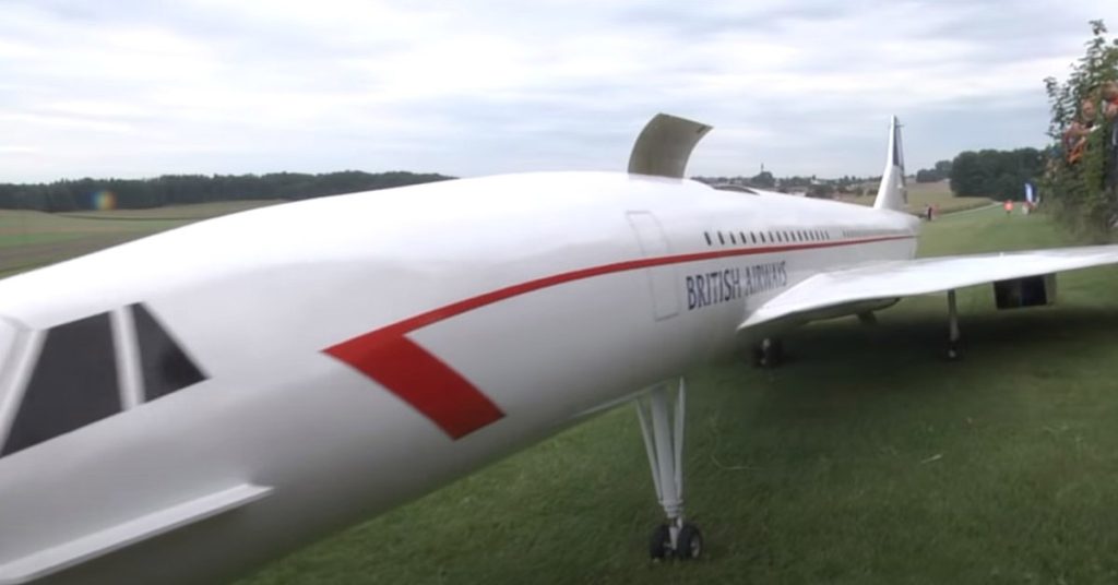 Huge RC Concorde Model Aircraft Powered By Two Turbines