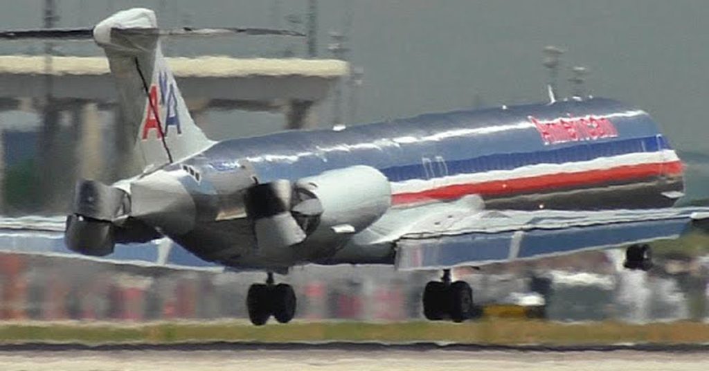McDonnell Douglas MD-80 Reverses Thrust in the air!