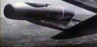 How To Sell An Airplane – Boeing 707 Barrell Roll