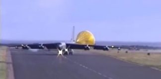 B-52 Crosswind Landing B-52 Crosswind Landing