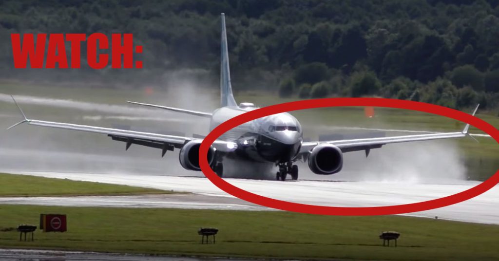 Boeing 737 Impressive Reverse Thrust On Wet Runway