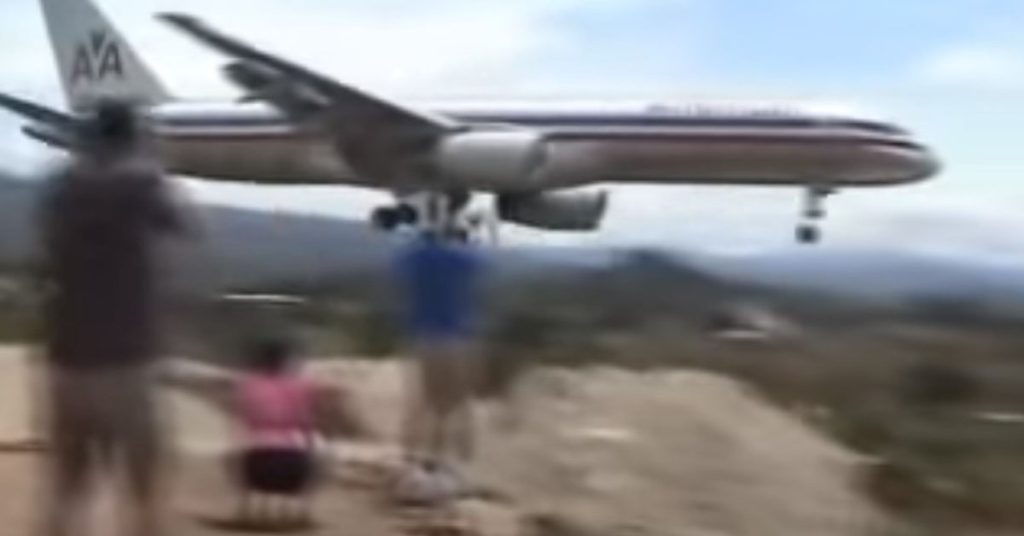 American Airlines Boeing 757 landing at Tegucigalpa