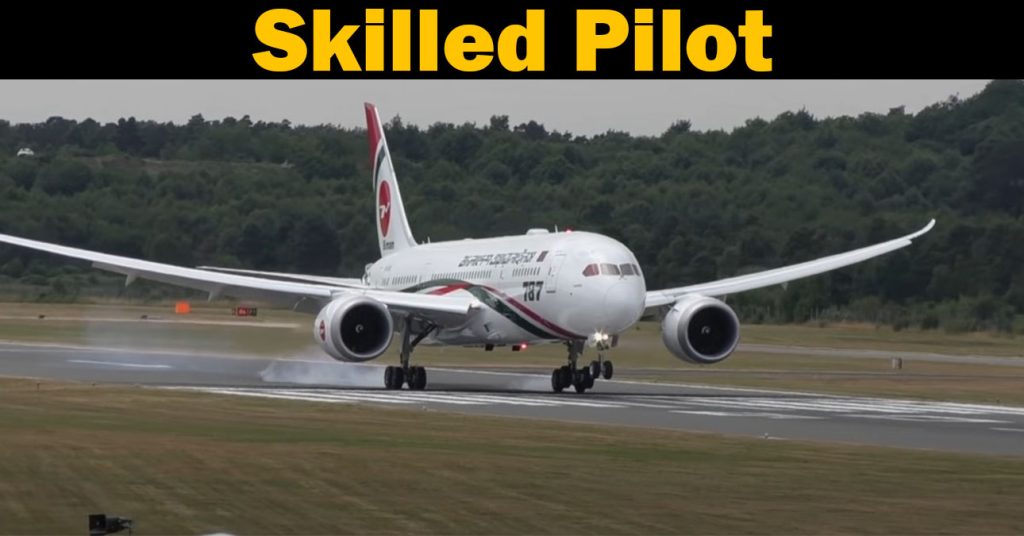 Boeing 787 Dreamliner Skilled Pilot Combat Short Landing