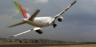 Airbus A310 Low Pass During an Airshow Airbus A310 Low Pass During an Airshow