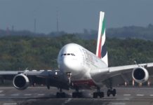 Airbus A380 Unbelievably Hard Crosswind Landing