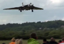 Avro Vulcan Howl Sets Off All Car Alarms Avro Vulcan