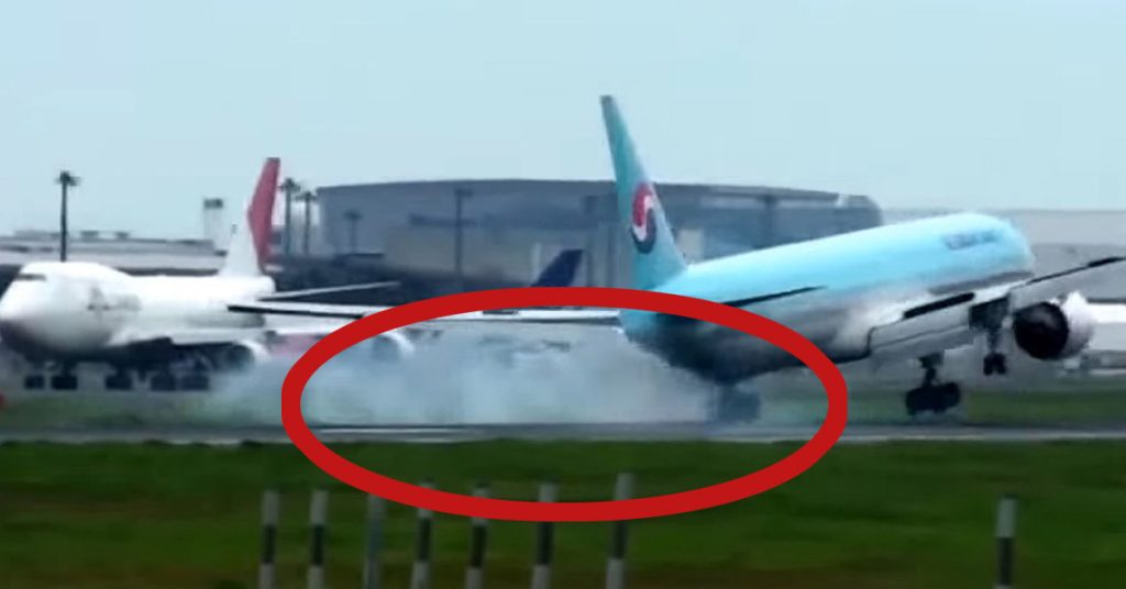 Boeing 777 Pretty Dicey Landing