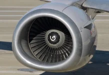 Flat-Out Genius? Or Just Flat-Bottomed? The Mystery of the 737’s Engine Design