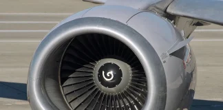 Flat-Out Genius? Or Just Flat-Bottomed? The Mystery of the 737’s Engine Design